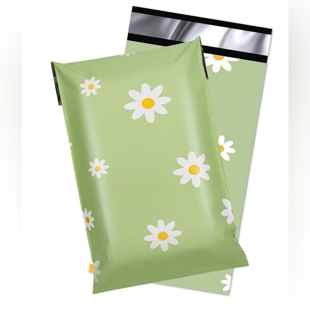 Polymailers 6” x 9” Green Daisy Print pack of 25 pack.